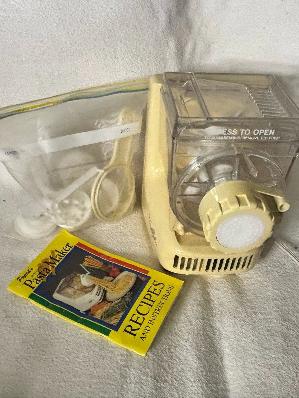 Electric Pasta Maker / Dough Press - Compact Kitchen Appliance great condition